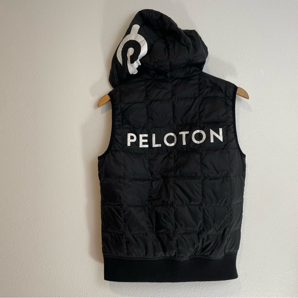 PELOTON Taion sz S Down Hooded Puffer Black Vest in good condition